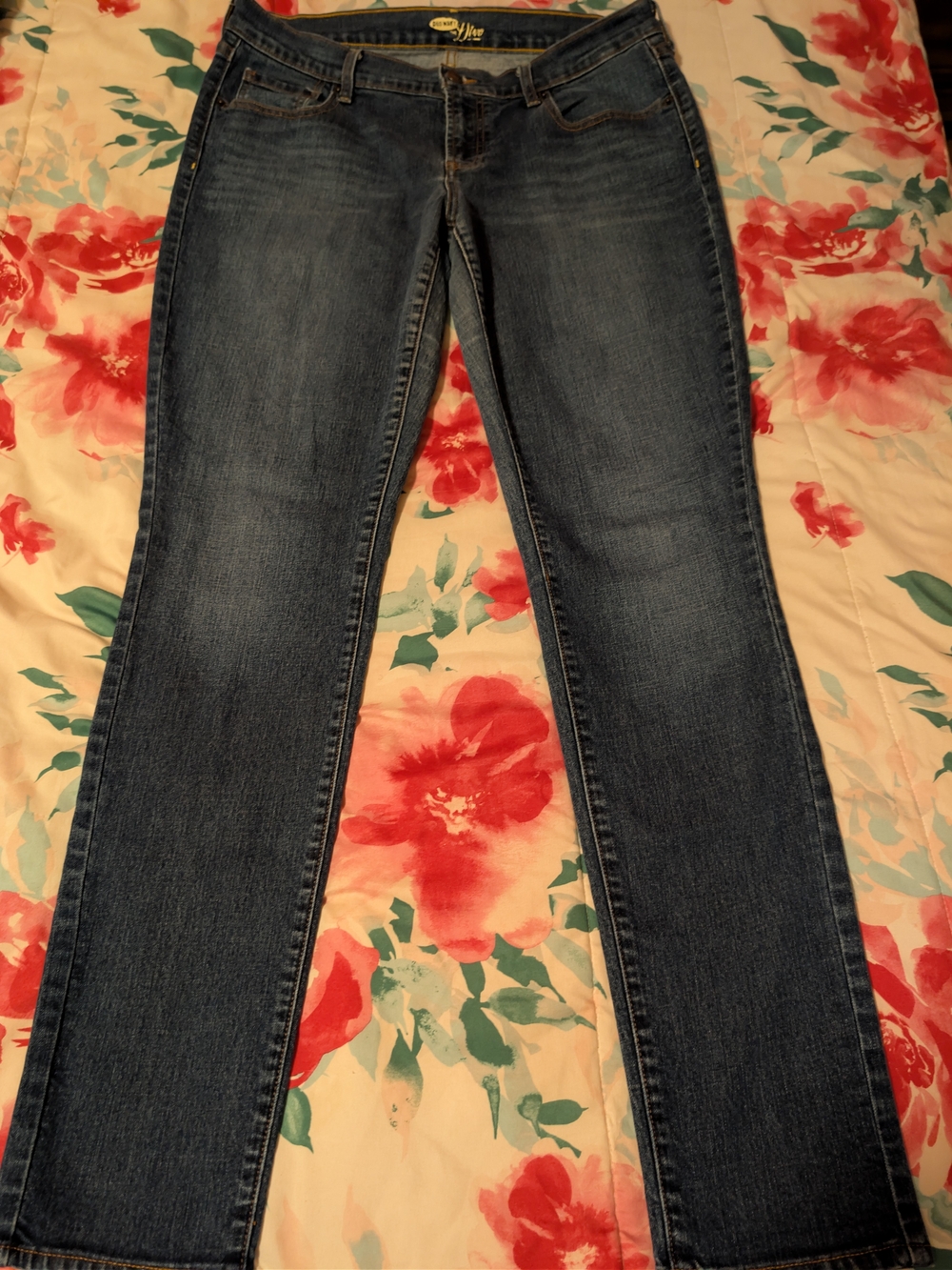 Old Navy Women's The Diva Skinny Jeans in Dark Wash